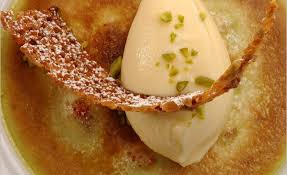 Fraises Des Bois De L Arriere Pays Un Sabayon Leger A La Pistache Glace Chocolat Blanc Par Alain Ducasse Recipe Food Breakfast Fruit