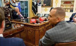 The second coming of Donald Trump's Official portrait unveils...😀