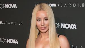 Bounce was written by azalea, its producers reeva & black, speedy jay, talay riley, oladayo olatunji and natalie sims. Iggy Azalea Posts Heartwarming Flashback Snapshots Of Her Baby Boy Onyx Entertainment Tonight