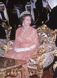 1979 Queen Elizabeth Ii Of Great Britain In Bahrain During Her Tour Of The Gulf 1979 Photo By Hulton Rainha Elizabeth Jovem Rainha Elizabeth Princesa Anne