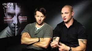 Alkolik bir boksör eskisinin oğlu tom conlon evine döner ve çeşitli dövüş sporlarının bir arada bulunduğu bir turnuva için babası tarafından hazırlanmaya başlar. Tom Hardy Joel Edgerton We Broke Bones For Warrior Youtube