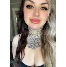 I'm in a predicament 🤦‍♀️ Got miss Julia in my campsite today and she is a  cutie!! Which is so rare for me. I harassed her and eventually won her  over, and