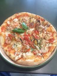 Pizza Mit Dunnen Knusprigem Boden La Tombola Essen Reisebewertungen Tripadvisor