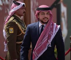 ‏وكالة الأنباء الأردنية: ولي العهد الأردني الأمير الحسين بن عبدالله الثاني يؤدي اليمين الدستورية نائباً للملك