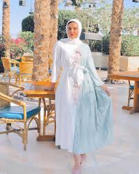 يُنَسّق الحجاب بلونٍ أفتح أو أغمق من درجات ألوان الملابس، أو ارتداء حجاب بنفس لون التّنورة، أو البنطال. ØªÙ†Ø³ÙŠÙ‚Ø§Øª Ù…Ù„Ø§Ø¨Ø³ Ù…Ø­Ø¬Ø¨Ø§Øª ØµÙŠÙÙŠ 2021 Ù…Ù† Ù…Ø±ÙŠÙ… Ø­Ø³Ù† Ø¹ Ø§Ù„Ù…ÙˆØ¶Ø©