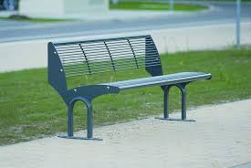 Sitzbank Taurus Mit Seitenteilen Aus Stahlblech Sitzflache Und Ruckenlehne Sind Korpergerecht Geformt Und Bestehen Aus Einem G Sitzbank Draussen Sitzbank Bank