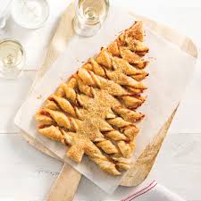 Le sapin feuilleté, à déguster à l'apéro ! Comment Faire Un Sapin En Pate Feuilletee 5 Ingredients 15 Minutes