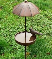 Voir plus d'idées sur le thème abreuvoir oiseaux, art de la mosaïque, jardin mosaïque. Bain D Oiseau Parapluie Statuaires Le Jardin Insolite Bains D Oiseaux Bain D Oiseau Pour Jardin Abreuvoir Oiseaux