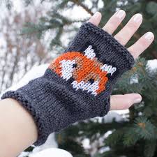 These fingerless gloves are based on a pair worn by alice cullen in new moon. Fashionable Accessories For Winter Shell Pattern Gloves Crochet Fingerless Arm Warmers Gloves Mittens Accessories Bgc Sedahotels Com