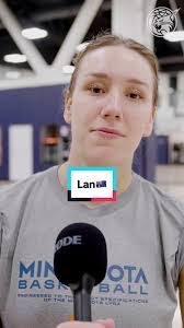 Alona Smith's Instagram, Twitter & Facebook