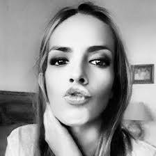 Ale Meza's Instagram, Twitter & Facebook