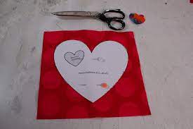 Entdecke rezepte, einrichtungsideen, stilinterpretationen und andere ideen zum ausprobieren. Herz Untersetzer Nahen Zum Valentinstag Mit Stick Freebie