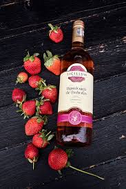 Cand sunt gata, se toarna deasupra sosul tomat, continuand fierberea 15 minute. Cheesecake Inima Cu Capsuni In Vin Rose Diva In Bucatarie