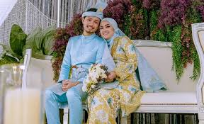 Ahhhhh sedapnye body elfira loy tengah pregnant ni kalau jolok pepek nikmat mesti tembam pastu pancut dalam. Peminat Nampak Baby Bump Elfira Loy Kini Hamil