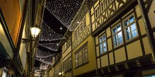 Januar wieder im schrank bis zum nächsten jahr verstaut. Advent Advent Die Stadt Erstrahlt Aufbau Der Weihnachtsbeleuchtung Beginnt Erfurt De