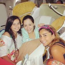 بالصور منه شلبى من الطائرة مع دينا الشربينى والطفلة منة عرفة http www banotacool net 2014 11 blog post 933 html fashion projects to try hoop earrings