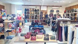 Online shop yang menyediakan berbagai branding tas yang sedang ramai, prada, hermes, furla, lv, chanel, chloe , miu miu dan banyak lagi macamnya bisa di liat di website kita. Yuk Singgah Di 7 Tempat Belanja Tas Murah Di Surabaya