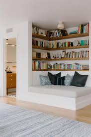Built In Reading Nook In The Corner Of Next To Tv Or On The Opposite Corner On The Other Side Of The P Minimal House Design Small Master Bedroom House Interior