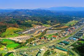 Pigeon Forge Strip Drive Or Walk Both Are Extremely Fun Gatlinburg Cabin Rentals Places Worth Visiting Pigeon Forge