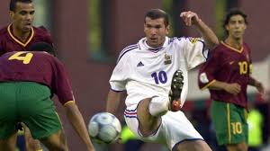 This is the overview which provides the most important informations on the competition euro 2000 in the season 2000. L Euro 2000 A 20 Ans Portugal France Un Zidane En Or Et La Main Du Diable