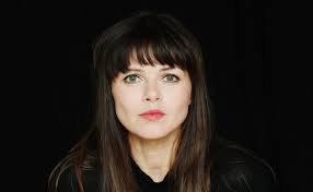 Lore Richter ('Pia Mohnhaupt') am 15.04.2021 um 22:00 Uhr in "Die Kanzlei  Am Abgrund" (2016) im NDR