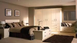 صلى قمة مواجهة غرف نوم سريرين مع خزانات الملابس Ffigh Org