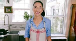 Cocina práctica donde blanca mayandía compartirá sus mejores recetas y trucos para comer bien cada día sin caer en la monotonía. La Hermana De Sandra Bullock Tendra Programa Propio En Canal Cocina Ecoteuve Es