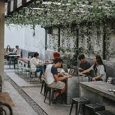 Tempat wisata di malang komplet mulai dari alam, sejarah hingga wisata keluarga. 10 Tempat Nongkrong Cafe Hits Di Malang Dan Batu Terbaru 2021 Yang Instagramable