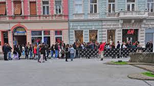 Calea șagului 100, timisoara 300516, rumunia adres. Novi Sad Serbia May 13 People Waiting For Opening H M First Stock Photo Picture And Royalty Free Image Image 70596853
