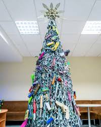 Thanks nikki for such great craft, i do like how you by least effort can convert waste materials of chrismas tree to a useful decoration piece, now we will celebrating chrismas tree and chrismas tree craft. 30 Best Recycled Christmas Tree Ideas In Pictures