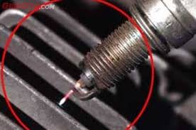 Maybe you would like to learn more about one of these? Awas Salah Cara Cek Busi Di Motor Injeksi Motor Bisa Terbakar Semua Halaman Gridoto Com