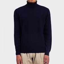 Chic et masculine, notre sélection en cachemire homme donnera la faites votre choix parmi notre collection de pull col roulé homme cachemire ! Johnstons Of Elgin Cashmere Turtleneck Sweater Navy