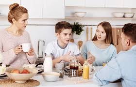 Перевод контекст family meeting c английский на русский от reverso context: Family Meetings Creating A Safe Environment Where Everyone Has A Voice