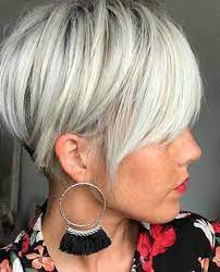 La fanno da padrona i pixie cut ed i bob cortissimi, che regalano un'immagine briosa e fresca per chi ha il desiderio di cambiare il proprio . Tagli Capelli Corti Tutte Principesse Moderne Per Il 2 Globelife