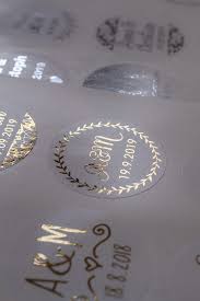 Autoaufkleber, aufkleber auto, fahrrad aufkleber, aufkleber fürs auto, aufkleber selbst gestalten, aufkleber drucken lassen, aufkleber drucken, buchstaben aufkleber, wandtattoo selbst gestalten und motorradaufkleber, schriften, schriftarten, fonts, folien, klebefolien, beschriftungen, werbung, plotten. Aufkleber Hochzeit Personalisierbar Rund Hotfoil P14 Hochzeit Aufkleber Hochzeitsaufkleber Karte Hochzeit