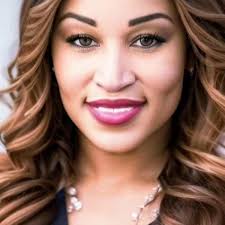 Amazon.com: The Magic Mirror: A Story of Self-Love: Dade, Danielle: Books