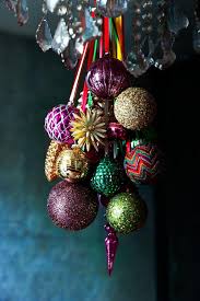 Alternative And Easy Ways To Decorate For Christmas In 2020 Christmas Interiors Christmas Decor Diy Christmas Wreaths