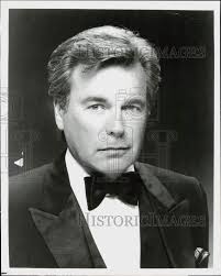 1988 Press Photo Actor Robert Wagner in Sidney Sheldon's "Windmills Of The  Gods"