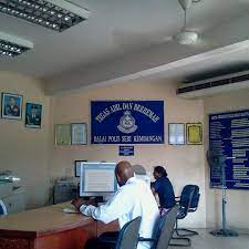 Seramai 31 pemilih berdaftar bakal mengadakan pengundian awal di kuarters balai polis seri kembangan. Photos At Balai Polis Sri Kembangan Police Station