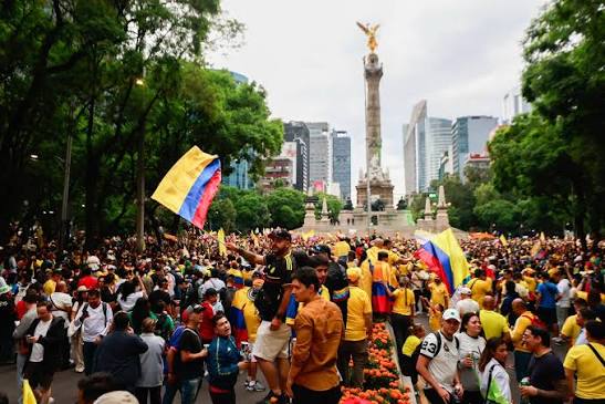🇨🇴 Aficionados de Colombia toman las calles de la CDMX en la antesala a  su debut en el Mundial ante la Selección de Uzbekistán en el Coloso de  Santa Úrsula #FOTOS: Diego