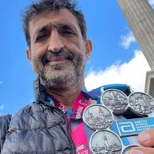SUPER LUNES, lunes de #medalla para nosotros así festejamos nuestro  #medalmonday! • 🥇Felicitaciones a toda la banda que corrió el  @londonmarathon : Lucas Baez, Viviana Erejomovich, Laura Mendez, Gabriela  Callelo, Sergio Ameijeiras,