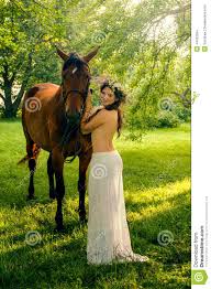 Hübsche Nackte Frau Mit Pferd Stockfoto - Bild von obacht, mädchen: 44762504