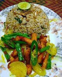 Lihat juga resep nasi goreng bumbu kunyit ulek pedas asin. ð'ðšð¬ðš ð€ð§ð­ðšð«ðšð›ðšð§ð ð¬ðš On Instagram Resepi Nasi Goreng Kampung Ayam Goreng Kunyit Nasi Ikan Bilis Digoreng Cili Api Ketuk 3 Ulas Bwg Putih Ketuk B