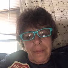 PLS AM HAVING A PROBLEM WITH FINGER POSITION, PLS HELP , HW DO I KEEP MY  FINGER WEN PLAYING, ND WEN I WANT TO START SONGS WHICH HAND SHOULD I USE  FIRST