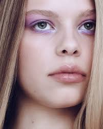 SEASON 01. Солнцестояние @yaspis.brand Рассвет сменяется закатом, а день  будто не наступает вовсе. Наши предки верили, что в самую длинную ночь года  рождается бог молодого солнца — Коляда. Его появление озаряет мир