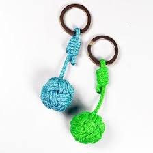 paracord lovers パラコードラヴァース モンキーフィストノットよりチョッとだけ上級者っぽい タークスヘッドのボールで簡単なキーホルダーを製作 パラコード アクセサリー キーホルダー