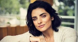 Aislinn derbez's age is 34. Aislinn Derbez Reveals Why She Retired From Traveling With The Derbez