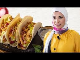 تاكو الدجاج طبق من المطبخ المكسيكي سريع التحضير مع الشيف سماح دياب Youtube In 2020 Hot Dog Buns Dog Bun Food
