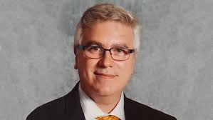 Economista Hernán Eduardo Pena es designado director ejecutivo de Pensión  65