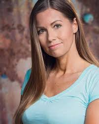 Be true to yourself and commit to living an extraordinary life. 🤩😘 Lift  yourself up every time you get the urge to put yourself down. Not just  talk, but also walk towards